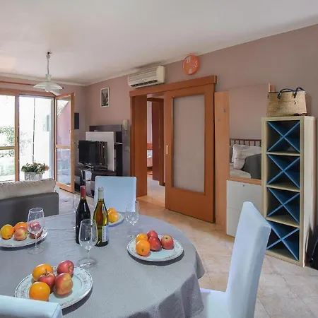 2 Bedroom Stunning In Apartamento