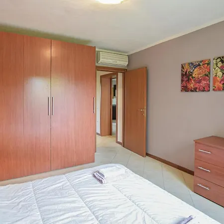 2 Bedroom Stunning In *